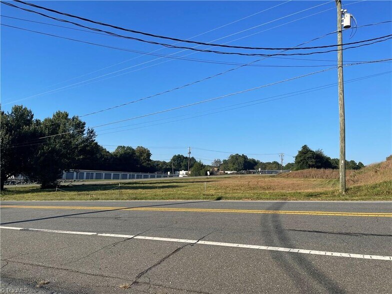 101 Calloway Rd, King, NC à vendre - Photo de l’immeuble – Image 3 sur 9