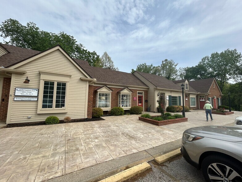 614 Wooster Pike, Terrace Park, OH à louer - Photo principale – Image 1 sur 31