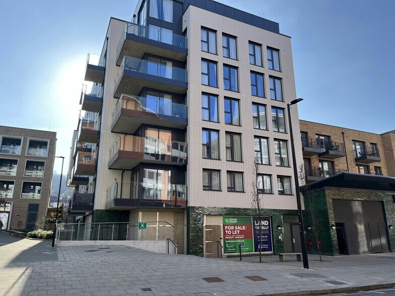 Lilys Walk, High Wycombe à vendre - Photo de l’immeuble – Image 2 sur 5