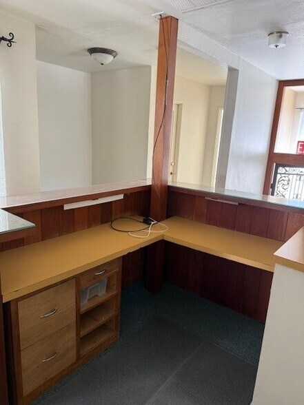 2151 Santa Clara Ave, Alameda, CA à louer - Photo de l’immeuble – Image 3 sur 10