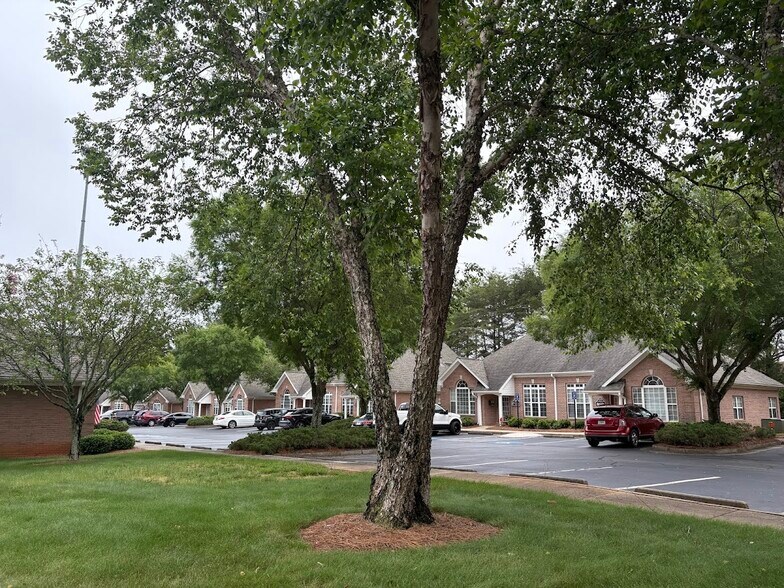 1200 Abbey Ct, Alpharetta, GA à vendre - Photo de l’immeuble – Image 3 sur 20