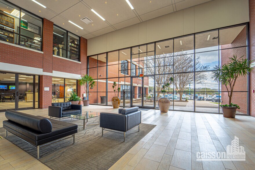 14607 San Pedro Ave, San Antonio, TX à louer - Photo de l’immeuble – Image 2 sur 17