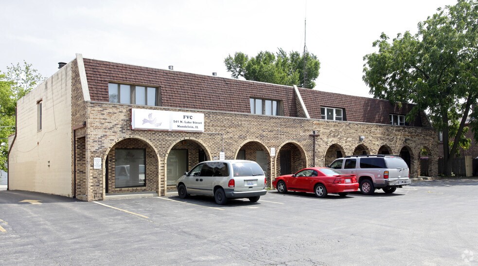 535-541 N Lake St, Mundelein, IL à louer - Photo de l’immeuble – Image 3 sur 6