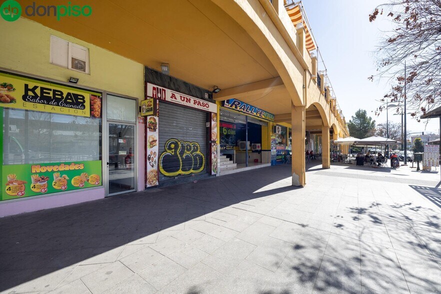 Avenida Juan Pablo II, 92, Granada, Granada à vendre - Photo de l’immeuble – Image 1 sur 31