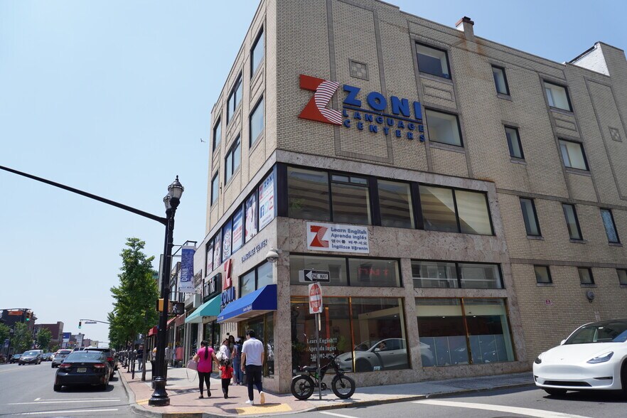 5617-5619 Bergenline Ave, West New York, NJ à louer - Photo de l’immeuble – Image 3 sur 3