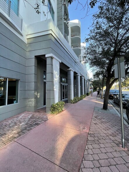 110 Washington Ave, Miami Beach, FL à louer - Photo de l’immeuble – Image 3 sur 7