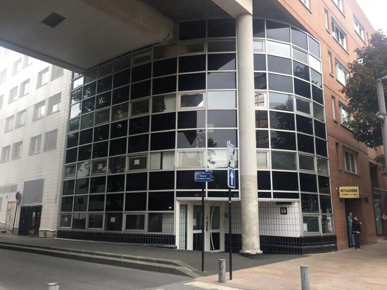 Bureau dans Évry-Courcouronnes à vendre - Photo de l’immeuble – Image 1 sur 10