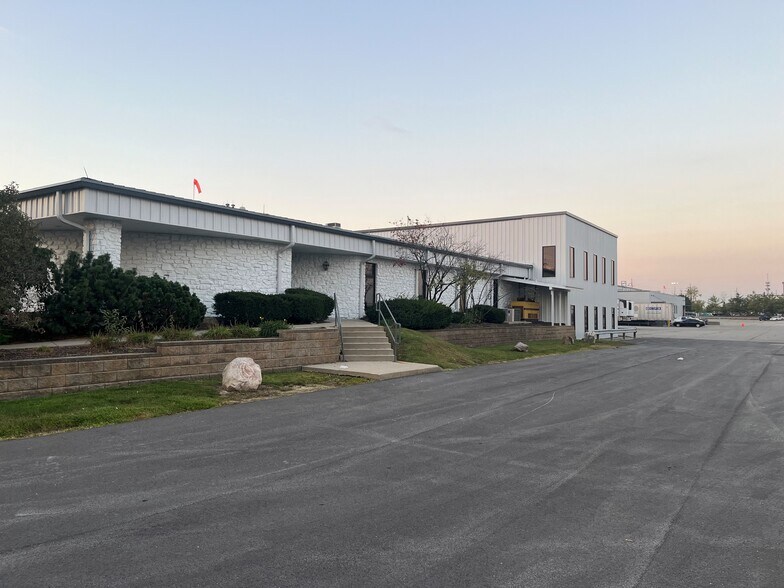 3120 N Post Rd, Indianapolis, IN à louer - Photo de l’immeuble – Image 1 sur 2