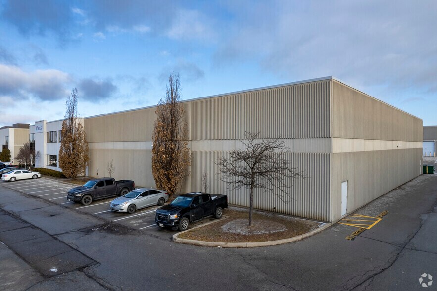 4050B Sladeview Cres, Mississauga, ON à louer - Photo de l’immeuble – Image 3 sur 5