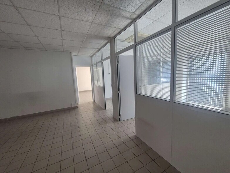 Local commercial dans Villiers-le-Bel à louer - Photo de l’immeuble – Image 3 sur 10