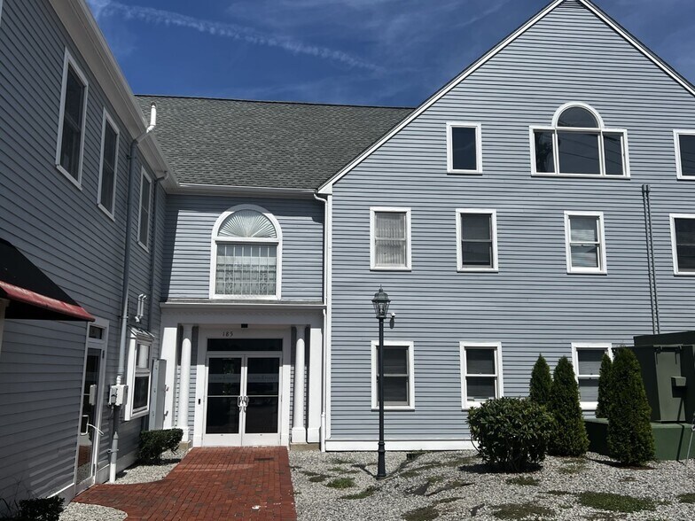 185 Lincoln St, Hingham, MA à louer - Photo de l’immeuble – Image 2 sur 6