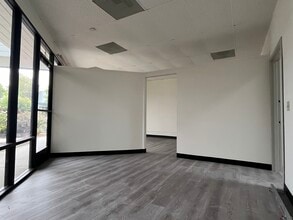 2220 Eastridge Ave, Riverside, CA à louer Photo intérieure– Image 2 sur 3