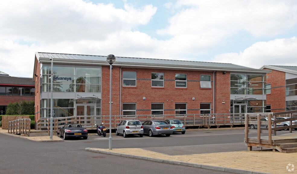 Molly Millars Ln, Wokingham à louer - Photo principale – Image 1 sur 4