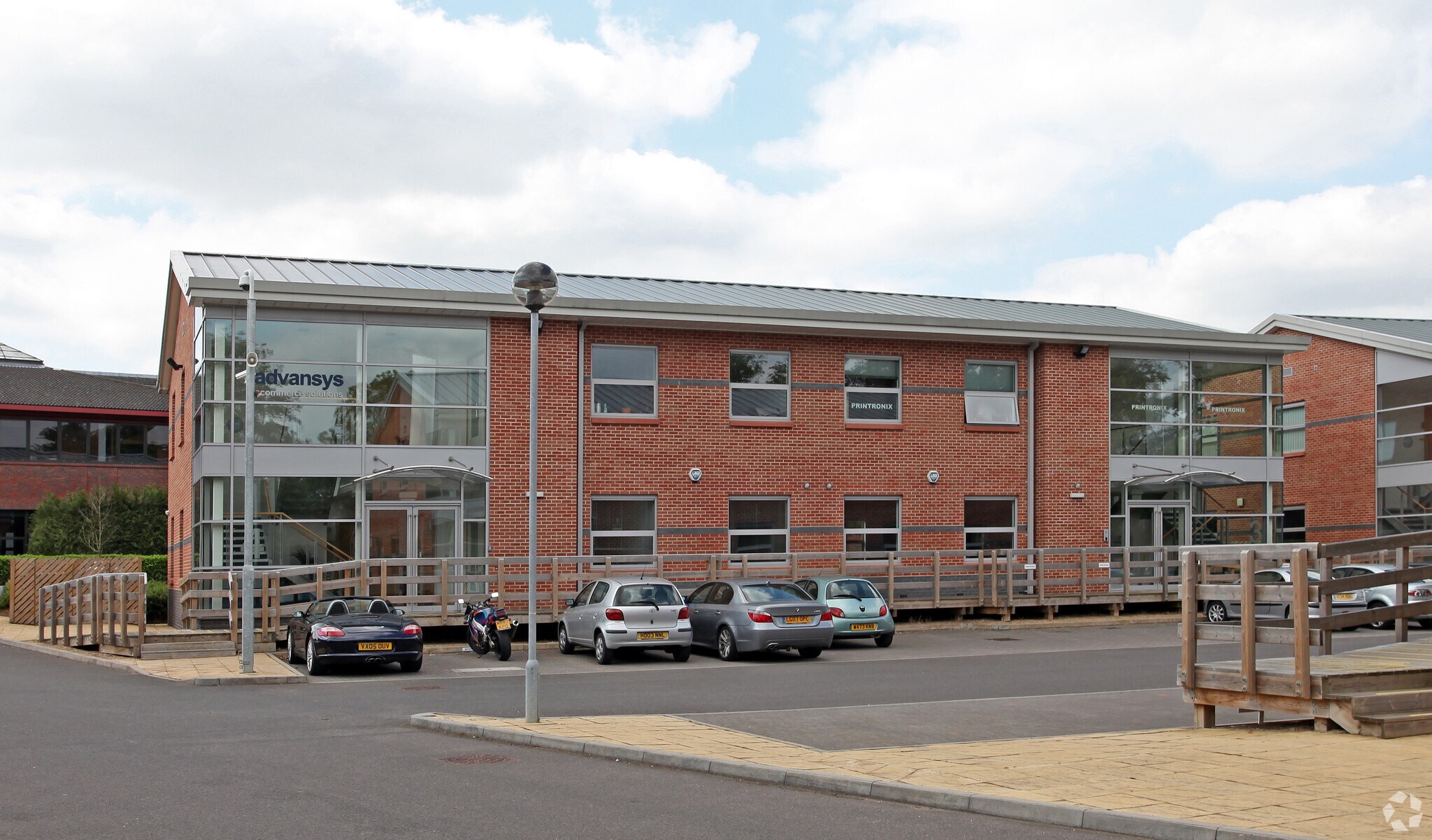 Molly Millars Ln, Wokingham à louer Photo principale– Image 1 sur 5