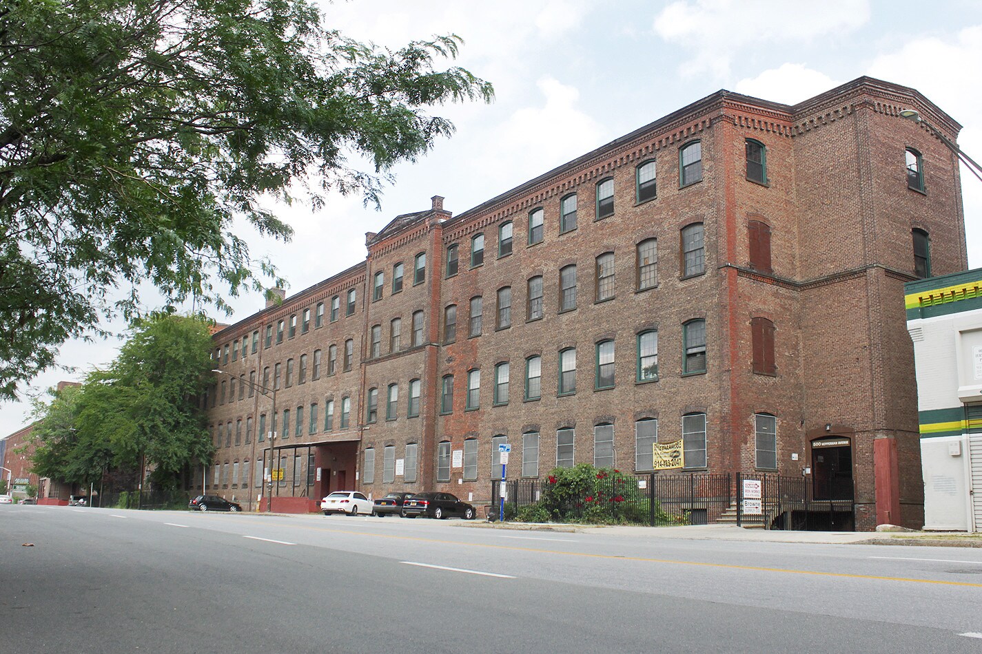 500-530 Nepperhan Ave, Yonkers, NY à louer Photo de l’immeuble– Image 1 sur 20