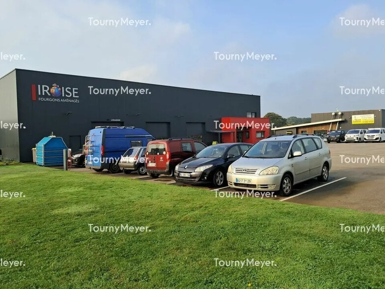 Local d’activités dans Milizac-Guipronvel à louer - Photo de l’immeuble – Image 3 sur 12