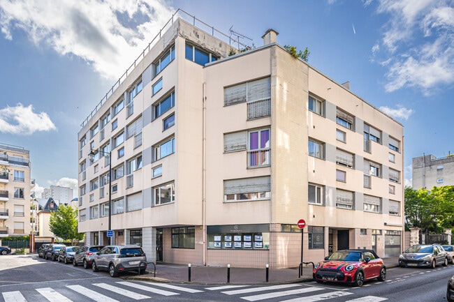 Plus de détails pour 2 Place Malvesin, Courbevoie - Local commercial à louer