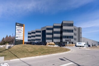 8001 Weston Rd, Vaughan, ON à louer Photo de l’immeuble– Image 1 sur 14