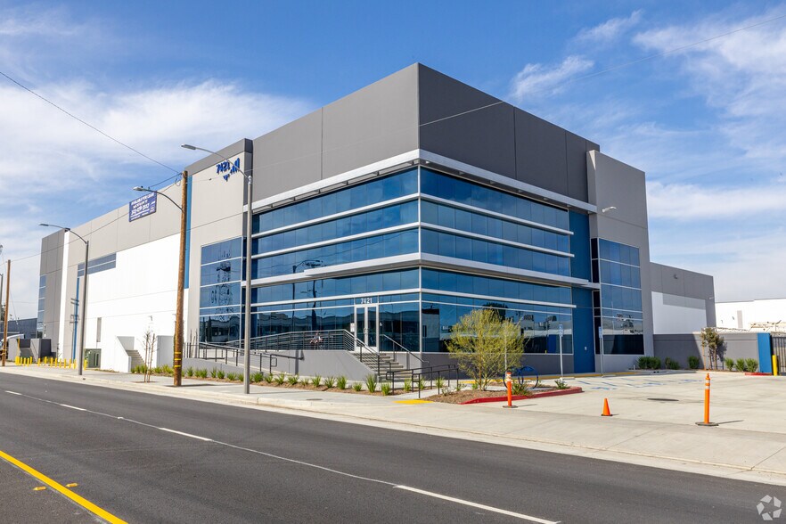 7421 E Slauson Ave, Commerce, CA à louer - Photo de l’immeuble – Image 1 sur 3