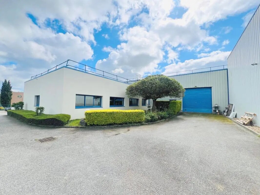 Local d’activités dans Saint-Germain-de-la-Grange à louer Photo de l’immeuble– Image 1 sur 18