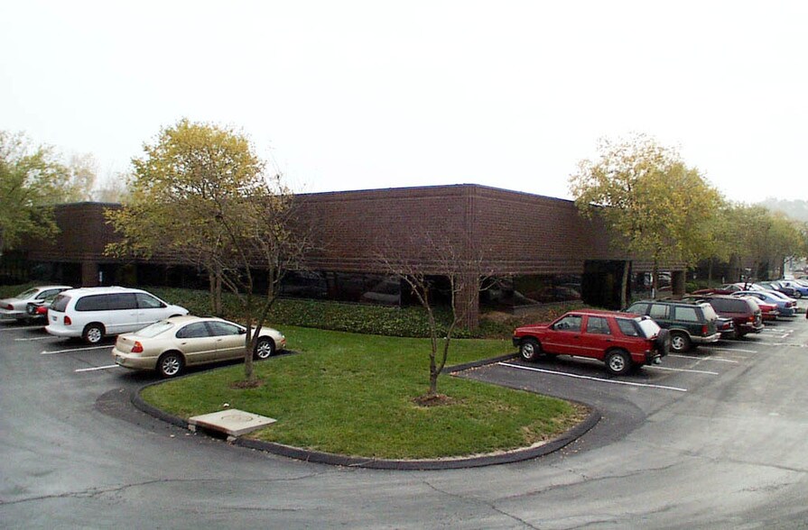 307-371 Consort Dr, Manchester, MO à louer - Photo de l’immeuble – Image 3 sur 9