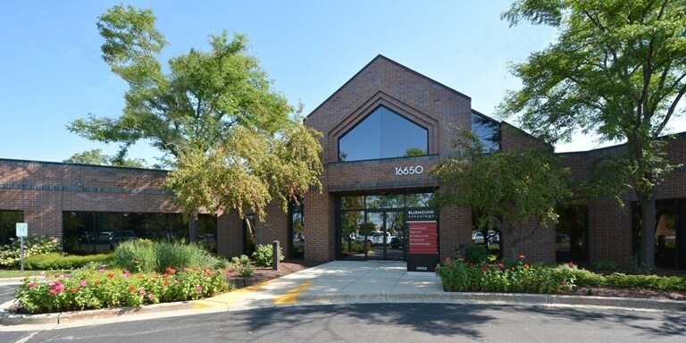 16650 W Bluemound Rd, Brookfield, WI à vendre - Photo de l’immeuble – Image 3 sur 10