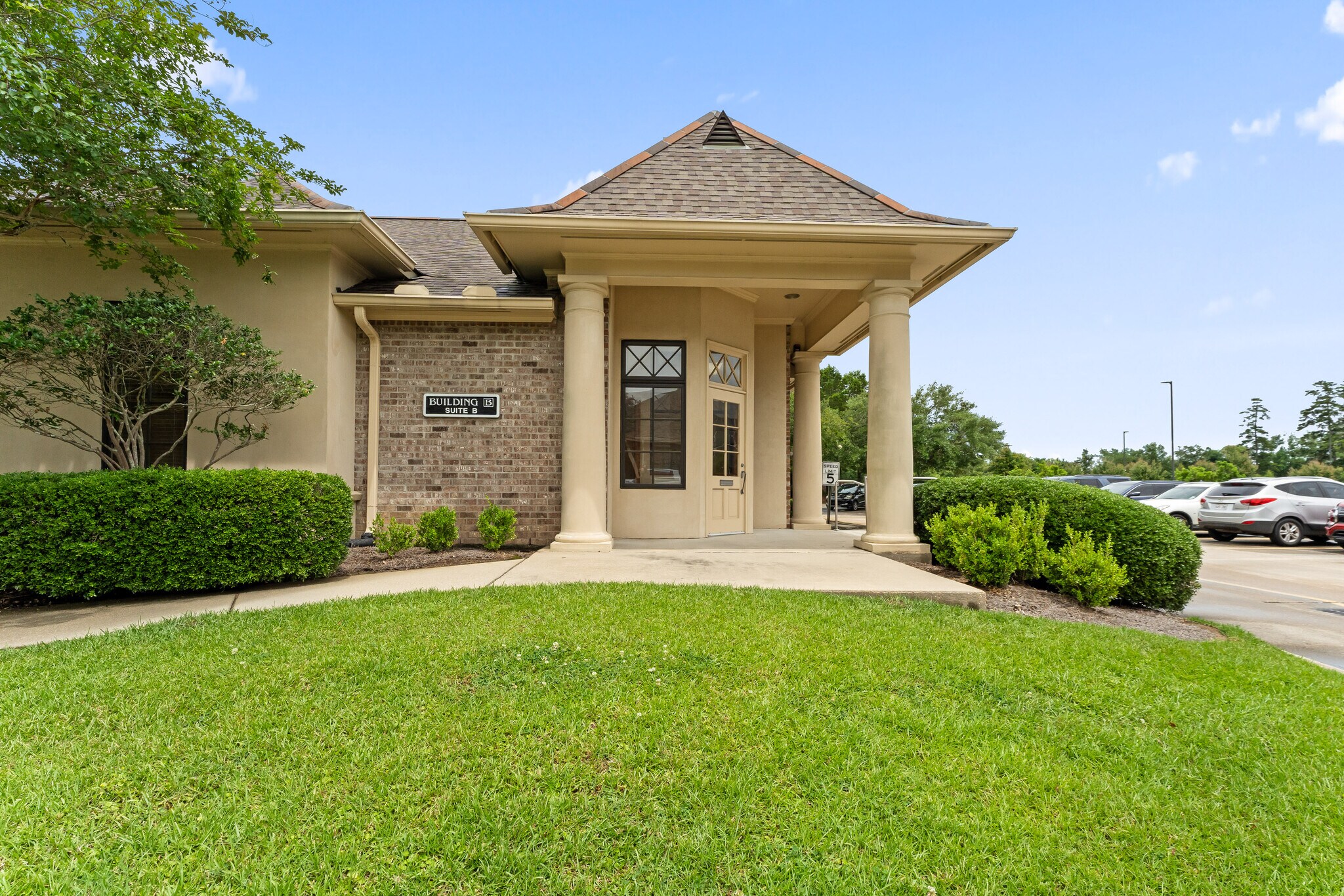 2645 O'Neal Ln, Baton Rouge, LA à louer Photo de l’immeuble– Image 1 sur 2