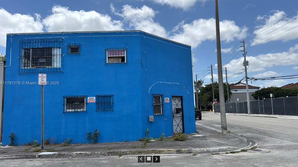 748 NW 24th St, Miami, FL à vendre - Photo de l’immeuble – Image 3 sur 11