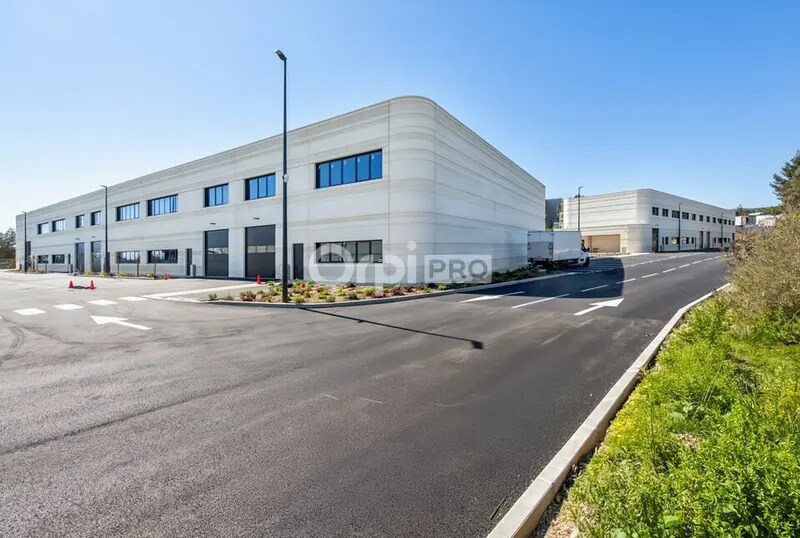 Industriel/Logistique dans La Ciotat à louer Photo de l’immeuble– Image 1 sur 7