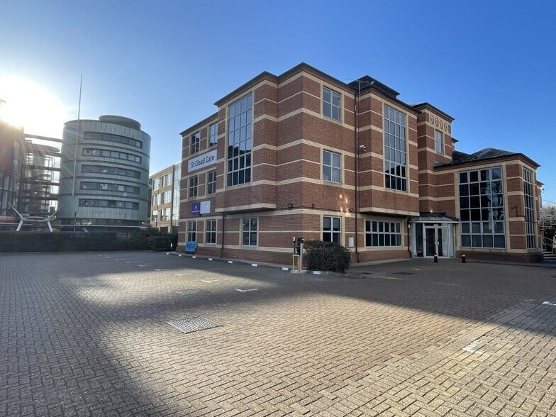 St Cloud Way, Maidenhead à louer - Photo de l’immeuble – Image 1 sur 9