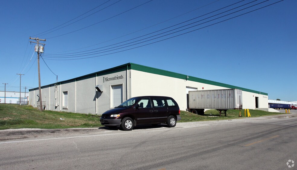 1950 Stout Field West Dr, Indianapolis, IN à vendre - Photo principale – Image 1 sur 6