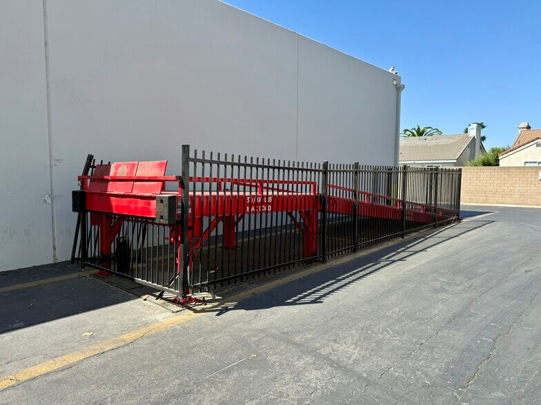 2304 S Castle Harbour Pl, Ontario, CA à vendre - Photo de l’immeuble – Image 3 sur 15