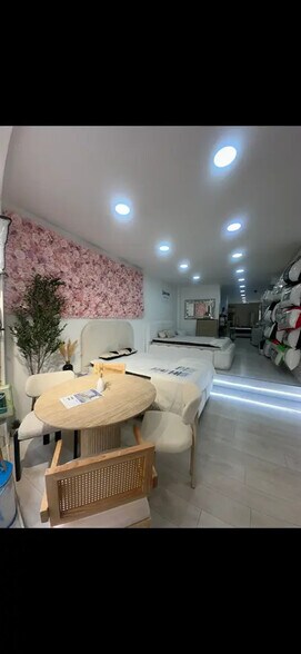 Local commercial dans Paris à louer - Photo de l’immeuble – Image 2 sur 6