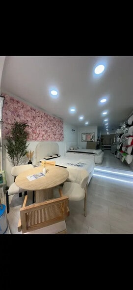 Local commercial dans Paris à louer - Photo intérieure – Image 2 sur 6