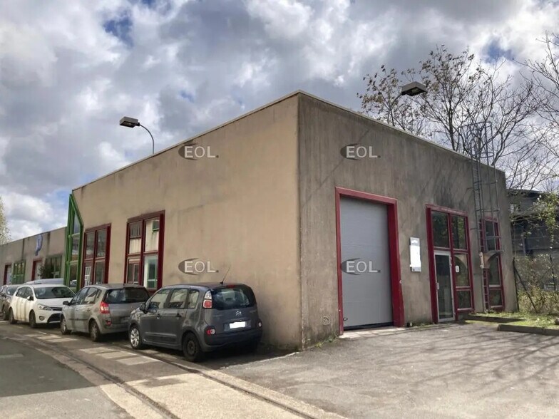 Local d’activités dans Ivry-sur-Seine à louer - Photo de l’immeuble – Image 1 sur 4