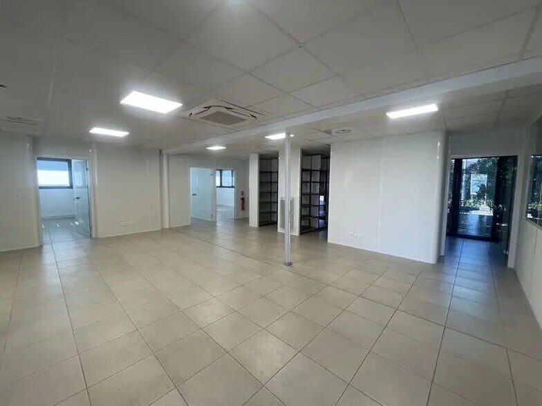 Bureau dans Bruges à louer - Photo de l’immeuble – Image 2 sur 9