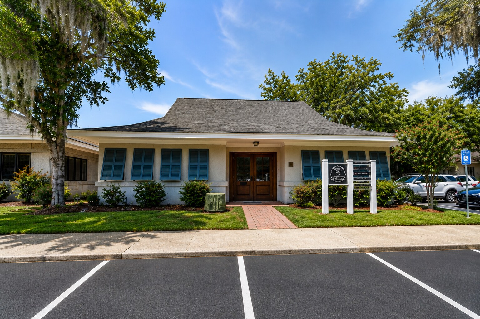 310 Eisenhower Dr, Savannah, GA à louer Photo de l’immeuble– Image 1 sur 5