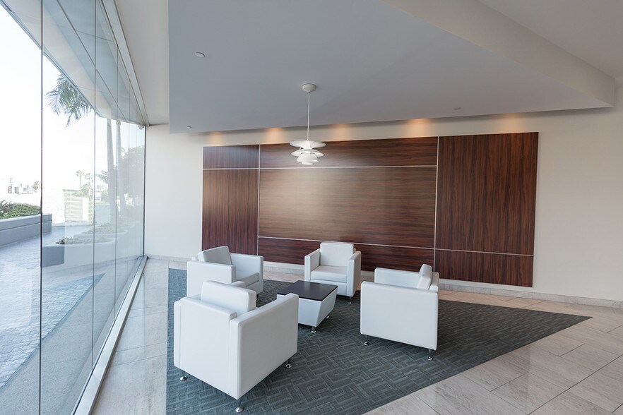 5150 E Pacific Coast Hwy, Long Beach, CA à louer - Photo de l’immeuble – Image 2 sur 7