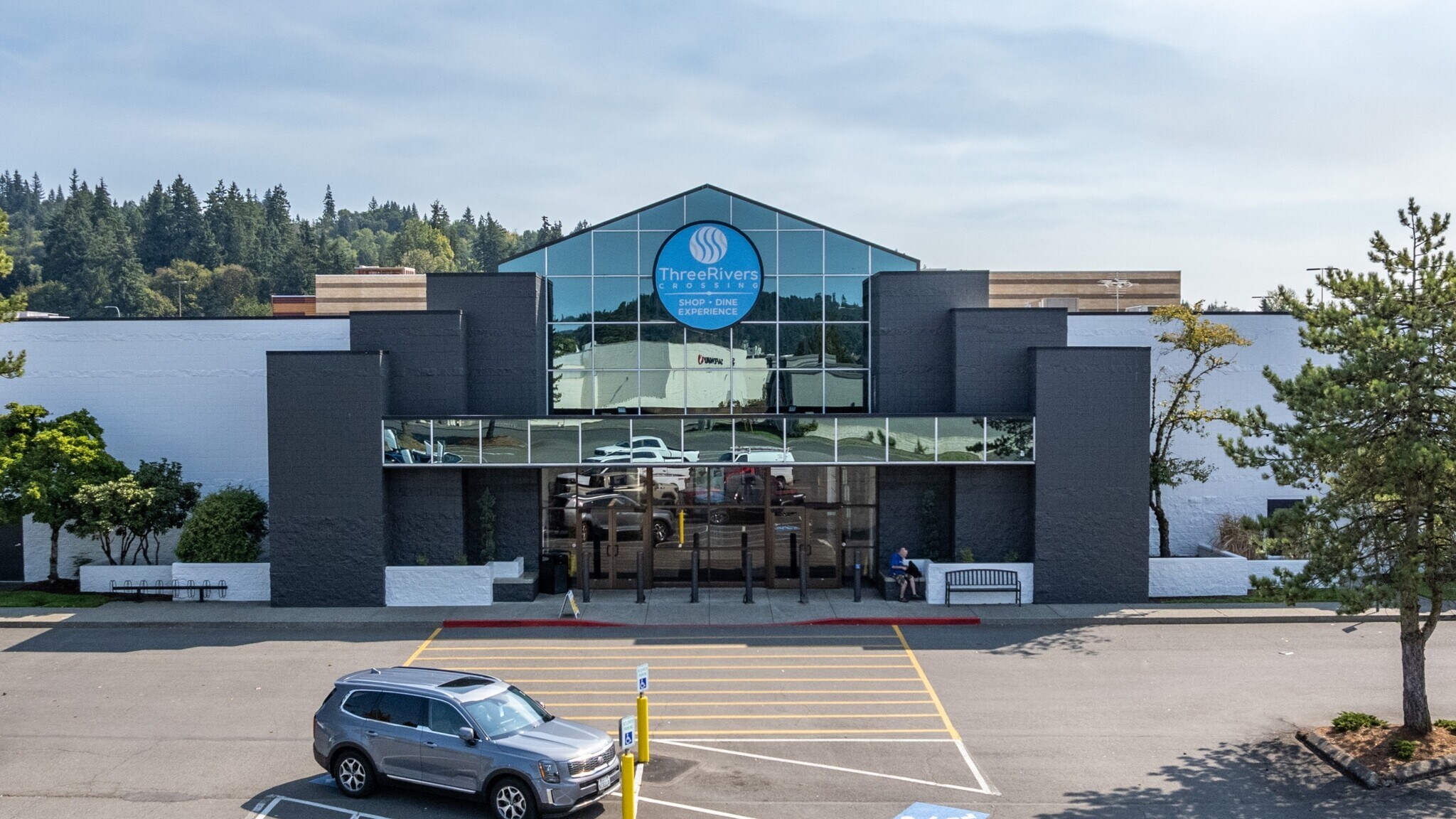 341-351 Three Rivers Dr, Kelso, WA à louer Photo de l’immeuble– Image 1 sur 13