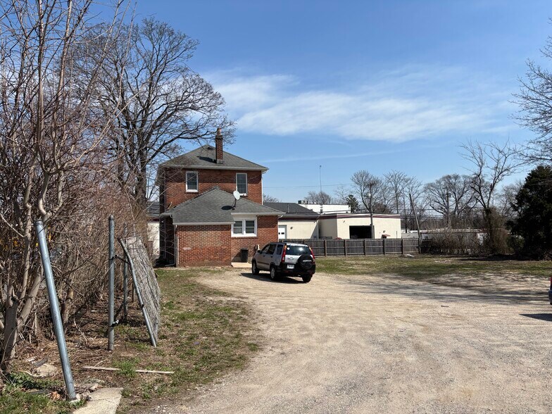 149 Depot Rd, Huntington Station, NY à vendre - Photo de l’immeuble – Image 3 sur 4