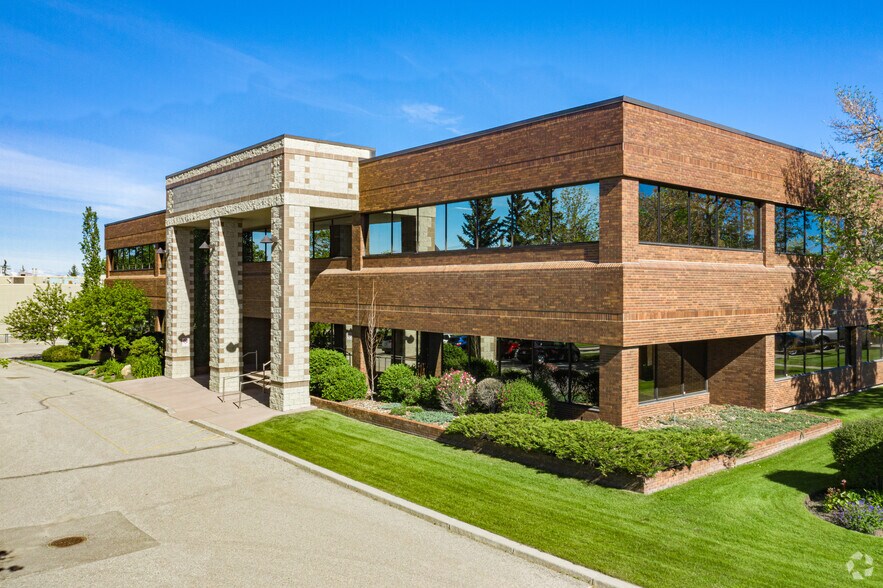 2609 15 St NE, Calgary, AB à louer - Photo de l’immeuble – Image 1 sur 13