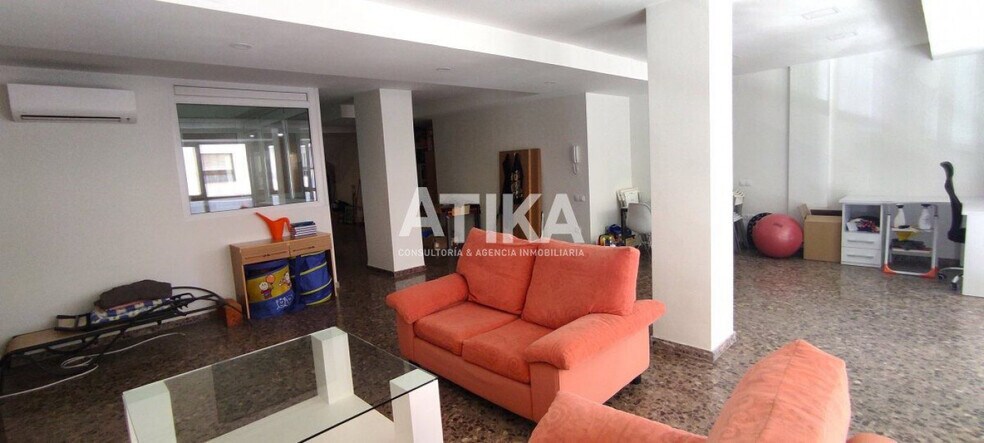 Local commercial dans València à louer - Photo de l’immeuble – Image 1 sur 12