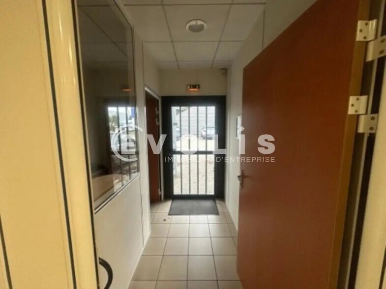 119 Route D'Heyrieux, Saint-Priest à louer - Photo de l’immeuble – Image 3 sur 12