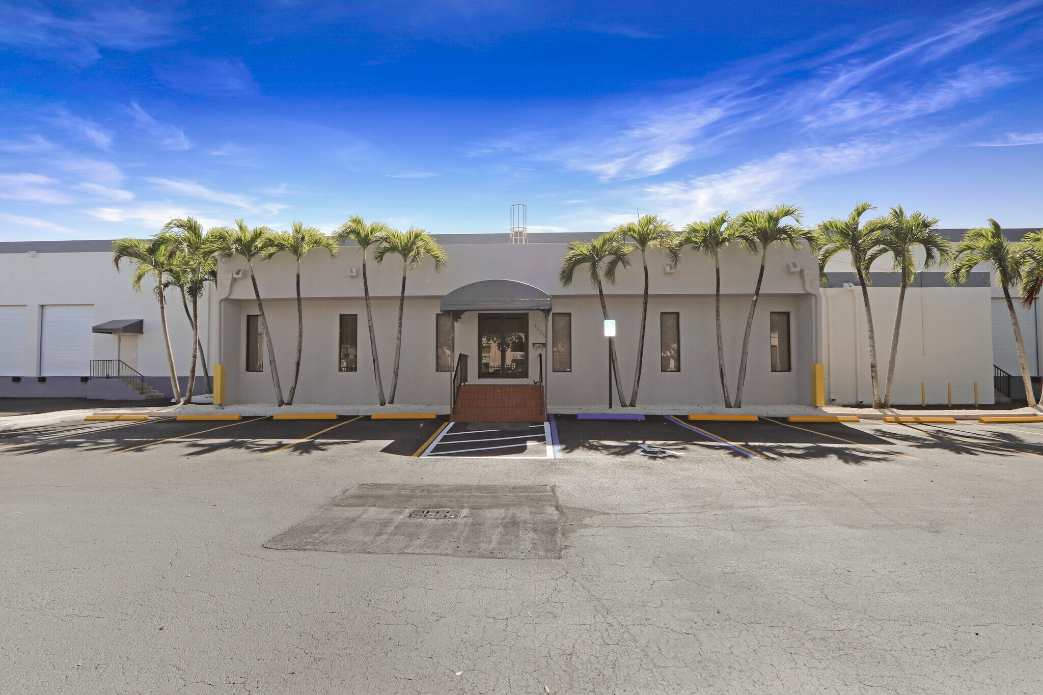 1730 W 38th Pl, Hialeah, FL à louer Photo de l’immeuble– Image 1 sur 21