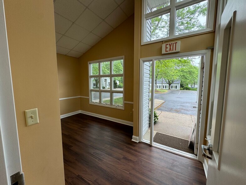 603A Omni Dr, Hillsborough, NJ à louer - Photo de l’immeuble – Image 2 sur 11