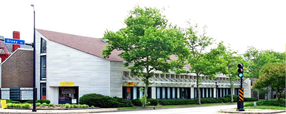 400 W Olney Rd, Norfolk, VA à louer - Photo de l’immeuble – Image 1 sur 4