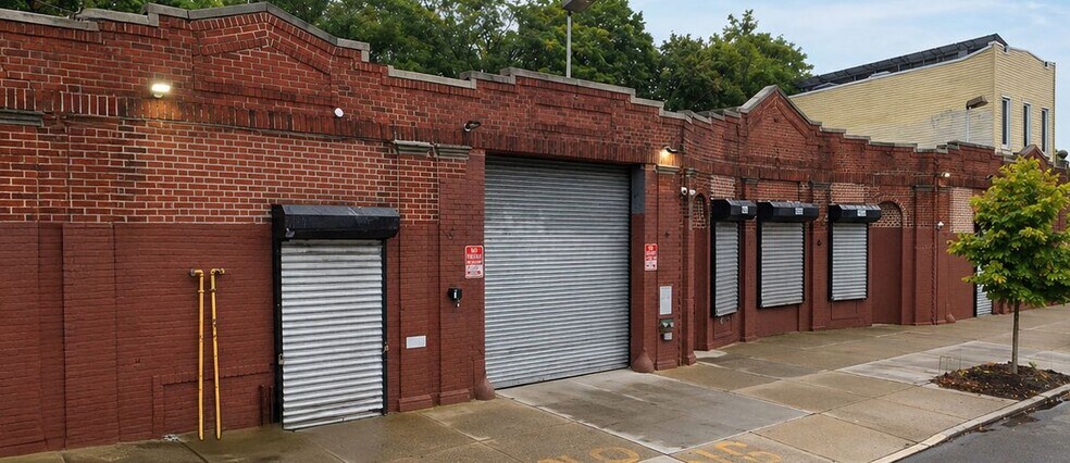 1820 Decatur St, Ridgewood, NY à vendre - Photo de l’immeuble – Image 2 sur 4