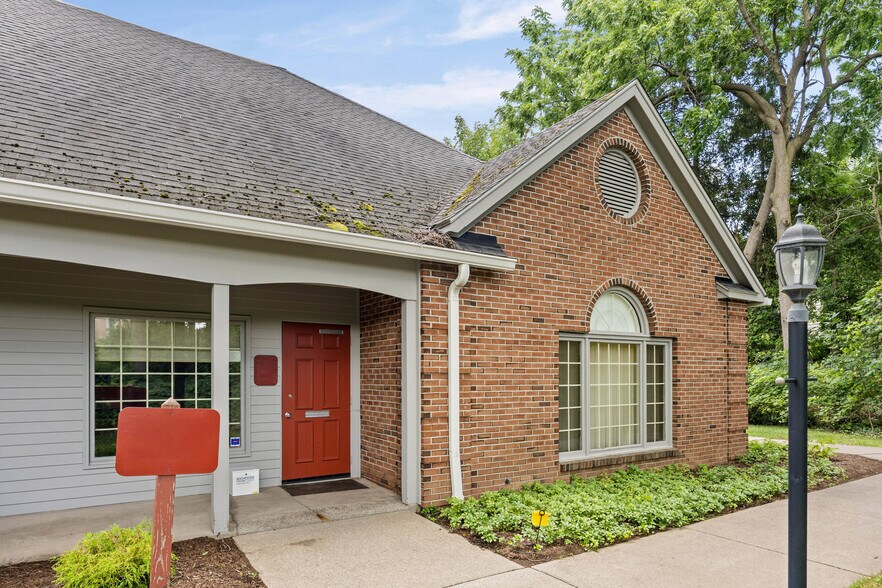 61E Monroe Ave, Pittsford, NY à vendre - Photo de l’immeuble – Image 2 sur 40