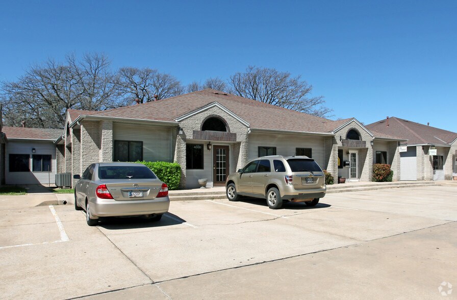 501 E 15th St, Edmond, OK à louer - Photo de l’immeuble – Image 3 sur 12
