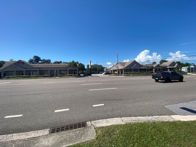 2141 Main St, Dunedin, FL à louer - Photo de l’immeuble – Image 3 sur 13